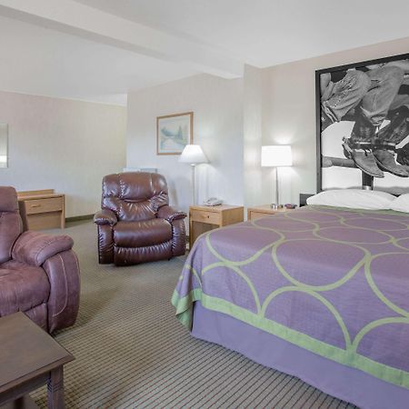 Super 8 By Wyndham Havre Otel Dış mekan fotoğraf